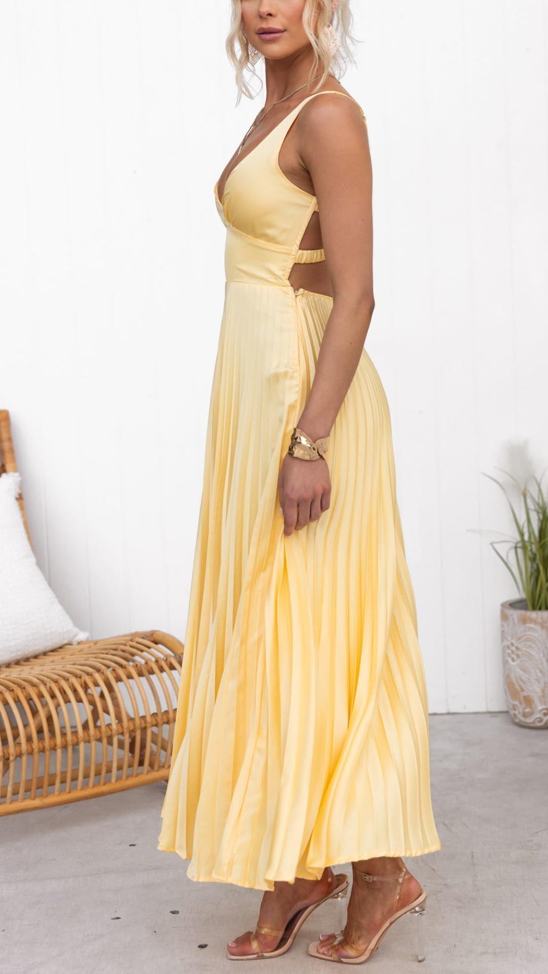 Savannah™ | Elegant Pleated Maxi Dress – Where Grace Meets Golden Glow